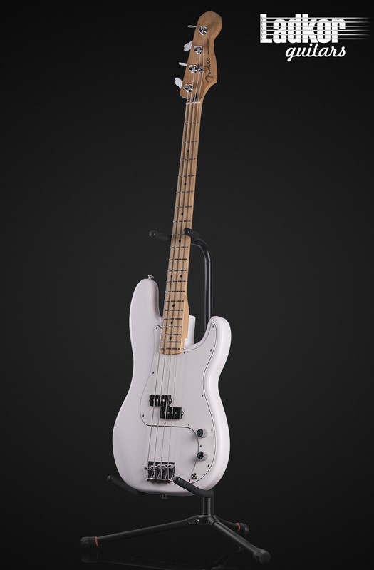 2018 Fender Player Precision Bass Polar White Maple FB MIM