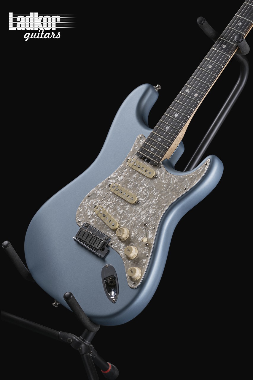 Fender American Elite Stratocaster Satin Ice Blue Metallic Ebony FB